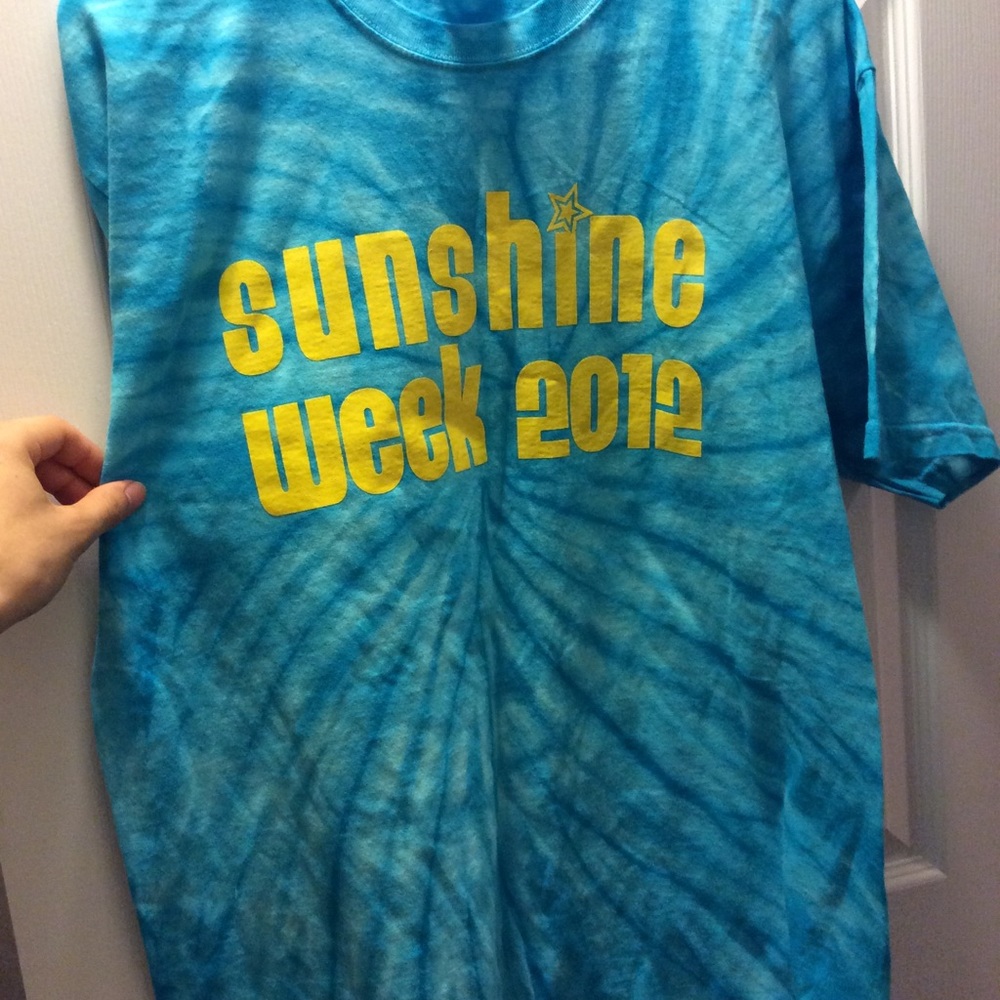 BOGO Sunshine week tie dye hippie t shirt large (F R E E with another item!)